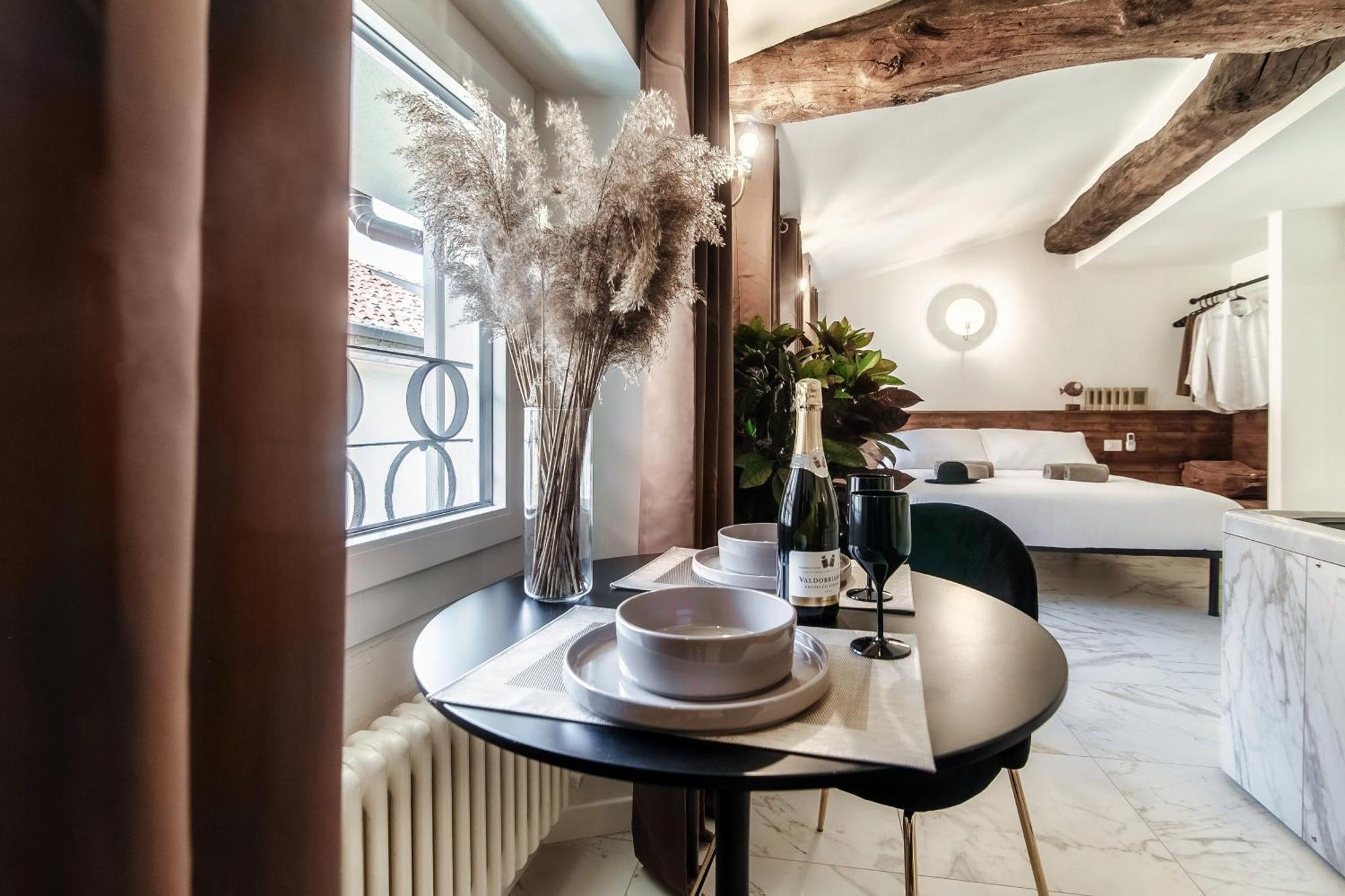Sahara & Amazzonia Luxury Rooms- The House Of Travelers Como Buitenkant foto